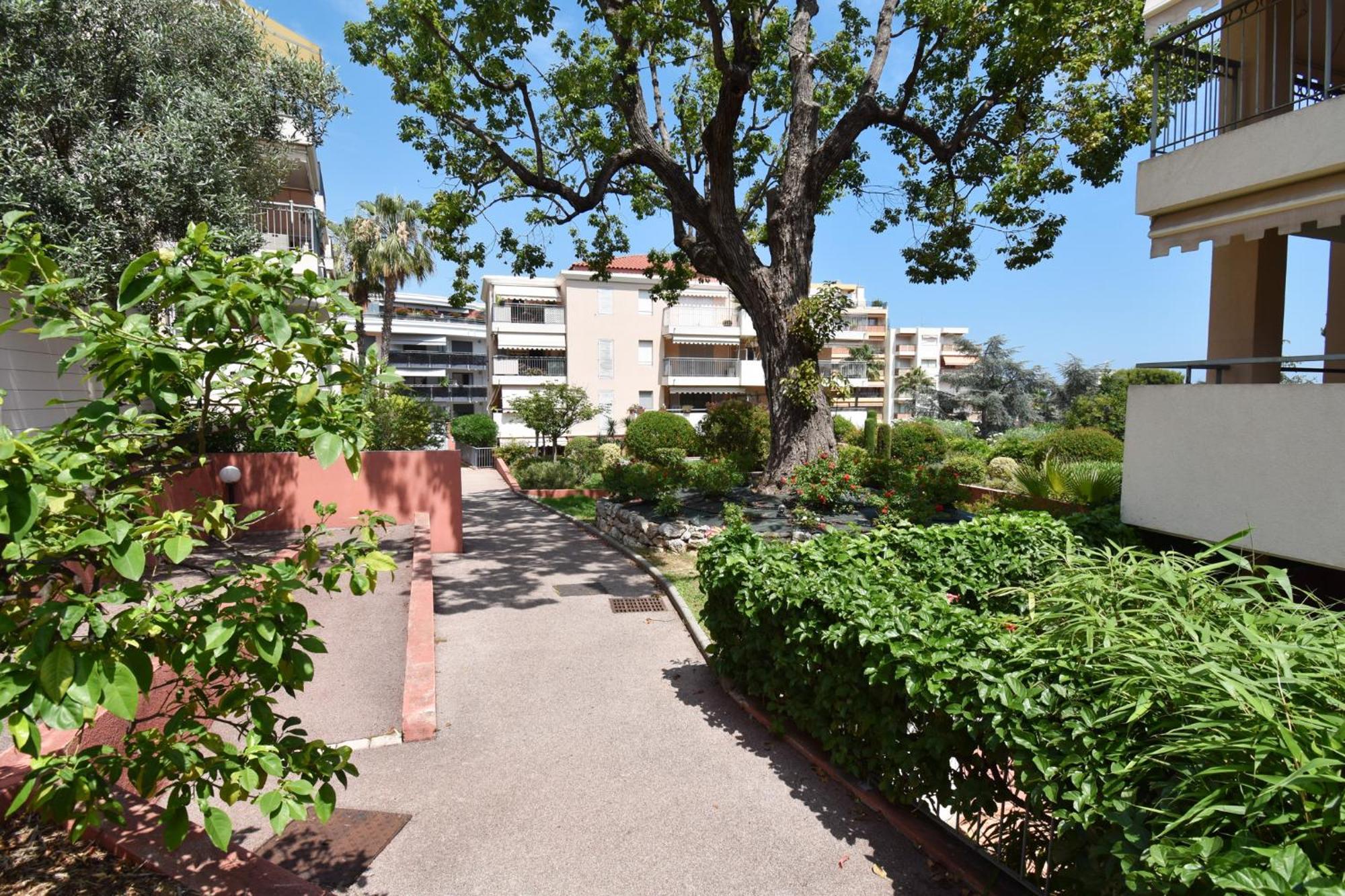 Ferienwohnung Le Cap Soleil -Standing - Piscine Collective Et Parking Prive Roquebrune-Cap-Martin Exterior foto